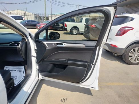 Used 2018 Ford Fusion SE w/ Fusion SE Technology Package image 27