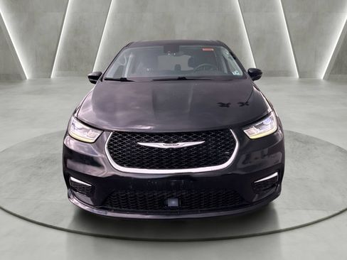 Used 2024 Chrysler Pacifica Touring-L FWD image 8