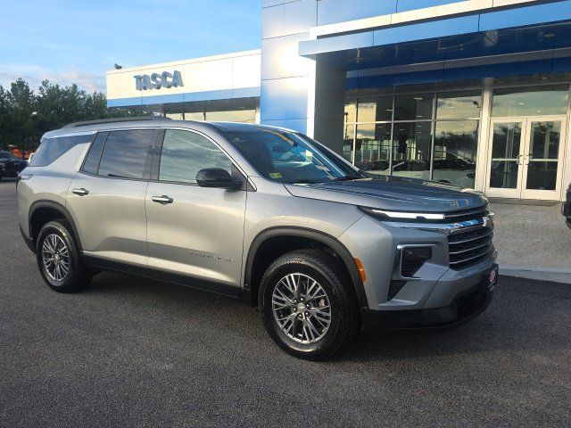 Used 2026 Chevrolet Traverse LT AWD/4WD image 1