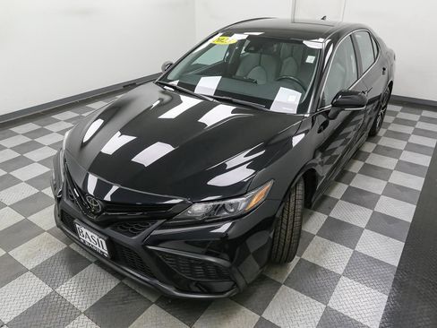 Used 2023 Toyota Camry SE image 6