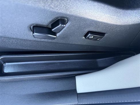 Used 2019 Dodge Grand Caravan SXT image 8