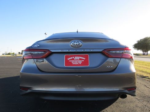Used 2022 Toyota Camry XLE image 7