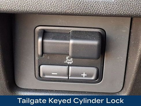 Used 2023 GMC Canyon Denali image 28