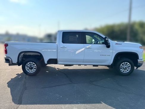 Used 2024 Chevrolet Silverado 2500 LT w/ Convenience Package AWD/4WD image 6