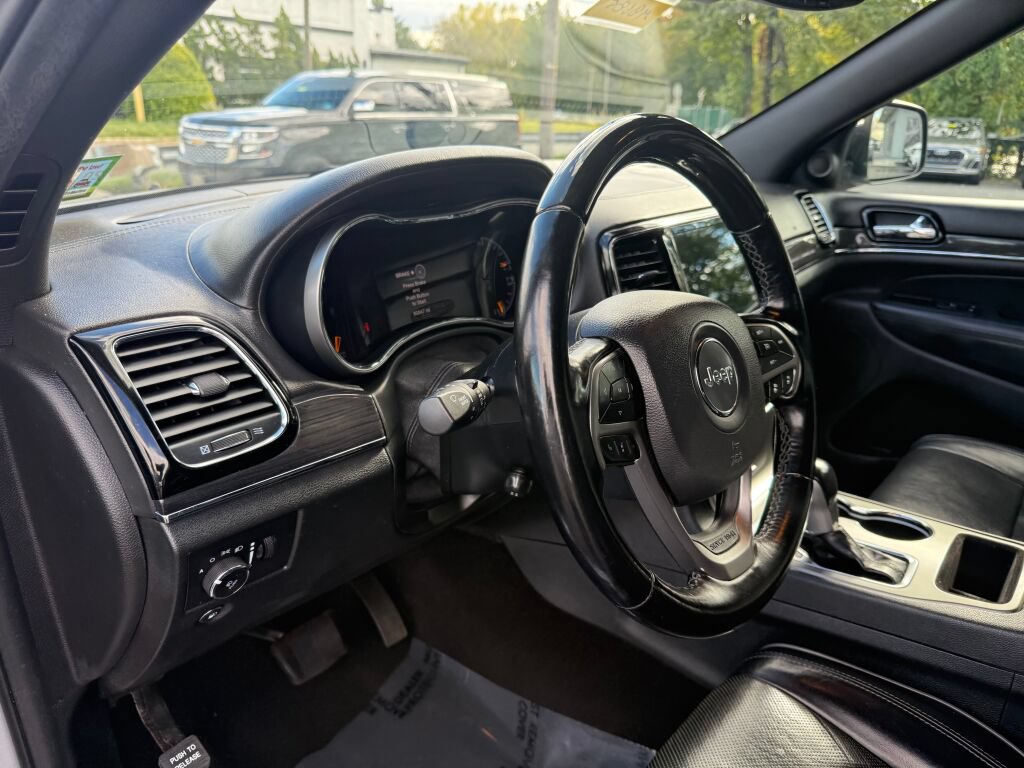 Used 2020 Jeep Grand Cherokee Overland w/ Trailer Tow Group IV RWD image 11