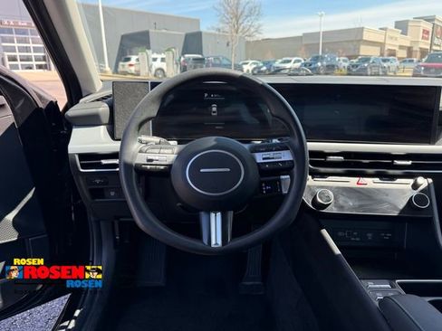 Used 2025 Hyundai Sonata SEL FWD image 28