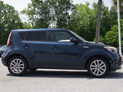 Used 2018 Kia Soul + FWD image 6