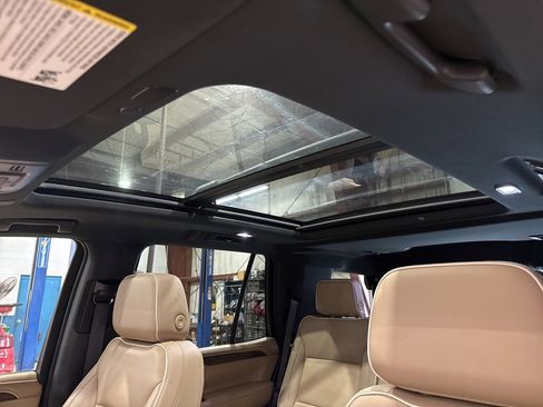 Used 2021 Chevrolet Tahoe Premier w/ Premium Package image 40