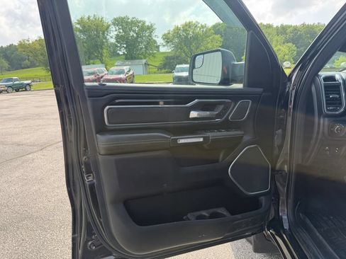 Used 2019 RAM 1500 Laramie AWD/4WD image 16