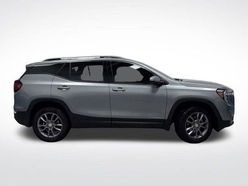 Used 2024 GMC Terrain SLT w/ Infotainment Package II image 2
