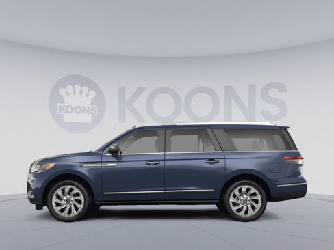 Used 2022 Lincoln Navigator L Reserve AWD/4WD image 2