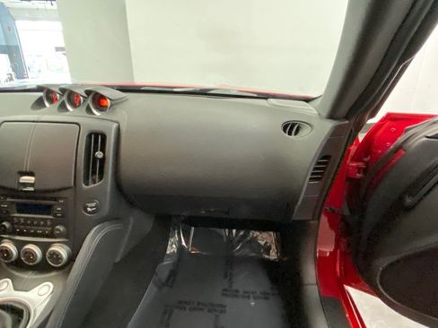 Used 2020 Nissan 370Z Coupe RWD image 25