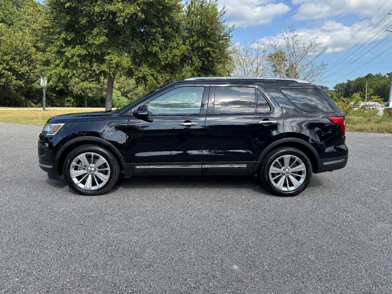 Used 2018 Ford Explorer Limited w/ Equipment Group 301A FWD image 3