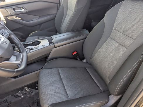 Certified 2025 Nissan Rogue SV image 29