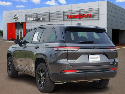 Used 2025 Jeep Grand Cherokee Altitude AWD/4WD image 5