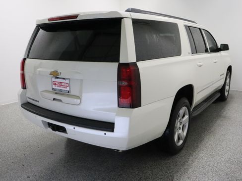 Used 2015 Chevrolet Suburban LT RWD image 7