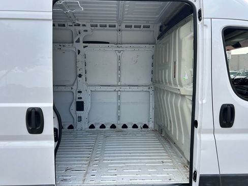 Used 2018 RAM ProMaster 2500 w/ Interior Convenience Group image 27