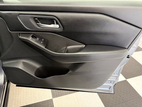 Used 2025 Nissan Rogue SV image 22