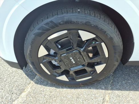 New 2026 Kia Carnival EX FWD image 15
