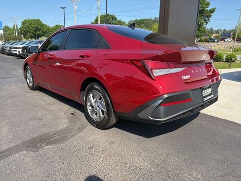 Certified 2025 Hyundai Elantra SE FWD image 5