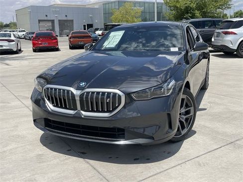 New 2026 BMW i5 eDrive40 w/ Premium Package image 3