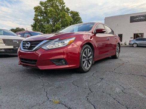Used 2017 Nissan Altima 2.5 SV w/ Convenience Package FWD image 6