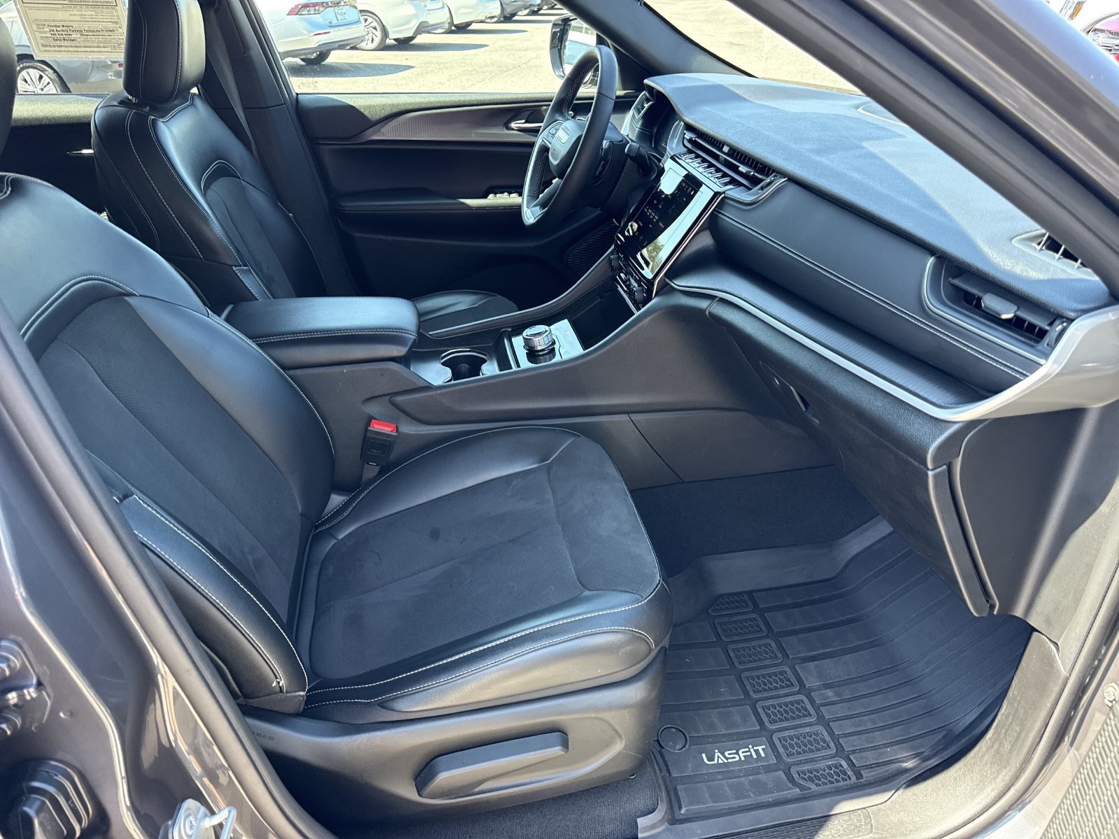 Used 2024 Jeep Grand Cherokee L Laredo AWD/4WD image 36