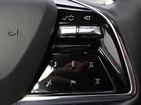 Certified 2025 Cadillac Optiq Luxury 2 w/ LPO, Floor Liner Package AWD/4WD image 34