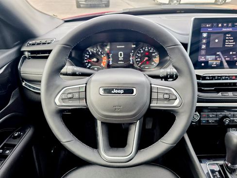 Used 2024 Jeep Compass Latitude w/ Sun and Sound Group image 30