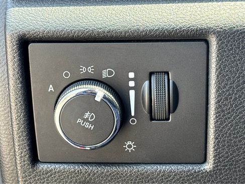 Used 2021 Jeep Grand Cherokee Overland AWD/4WD image 9