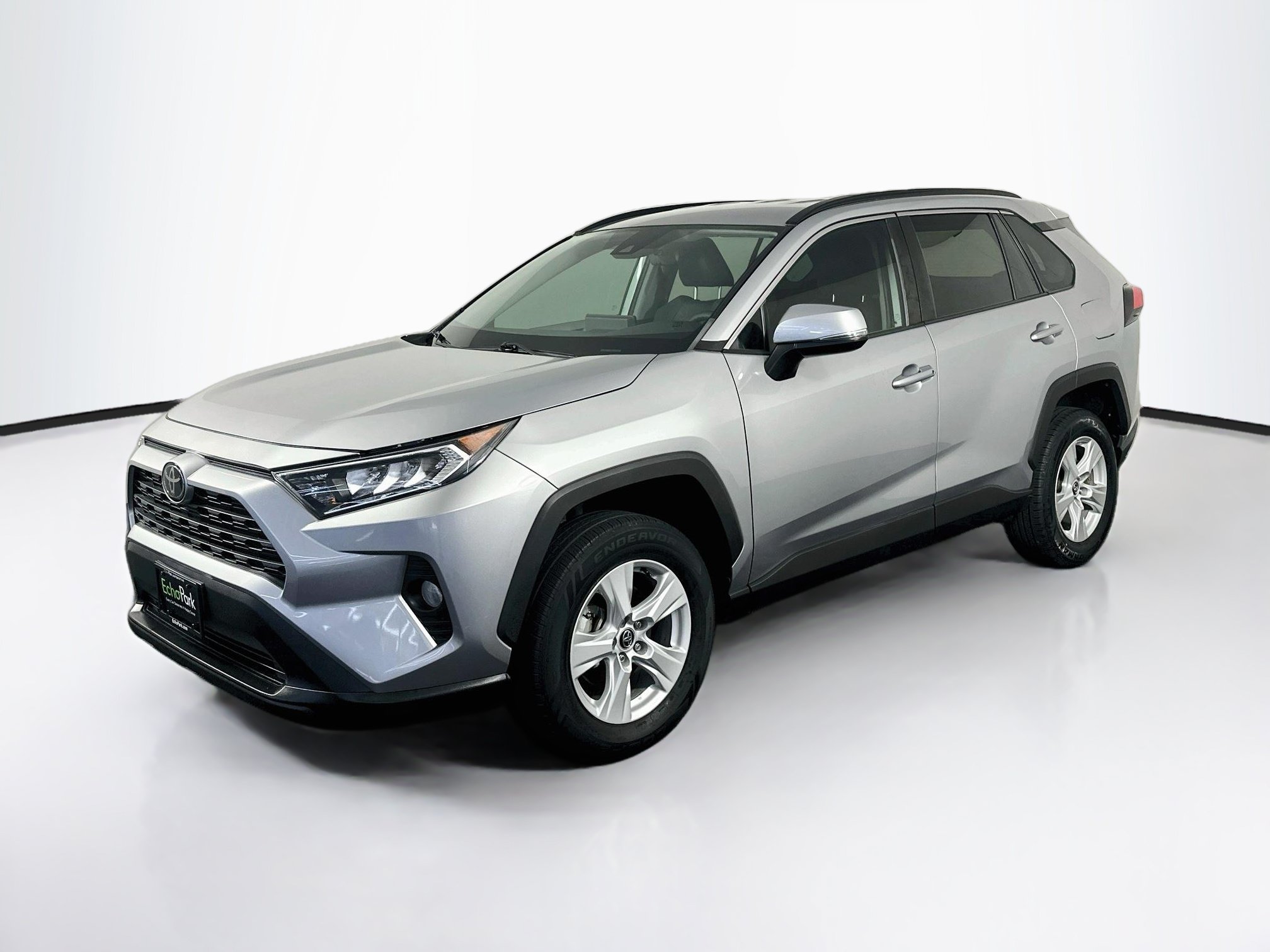 Used 2020 Toyota RAV4 XLE FWD image 3