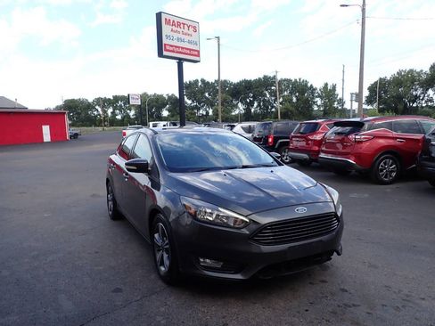 Used 2016 Ford Focus SE FWD image 1