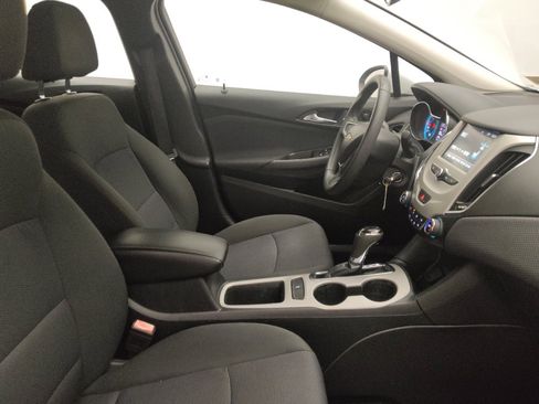 Used 2017 Chevrolet Cruze LS FWD image 21