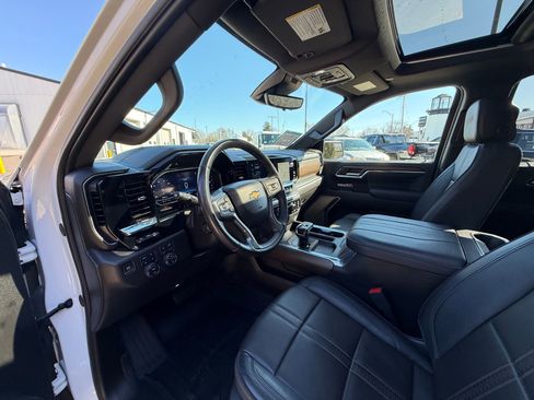 Used 2024 Chevrolet Silverado 1500 High Country w/ High Country Premium Package AWD/4WD image 17