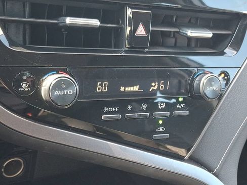 Used 2022 Toyota Camry SE FWD image 15