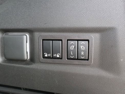 Used 2023 Chevrolet Tahoe Premier AWD/4WD image 35