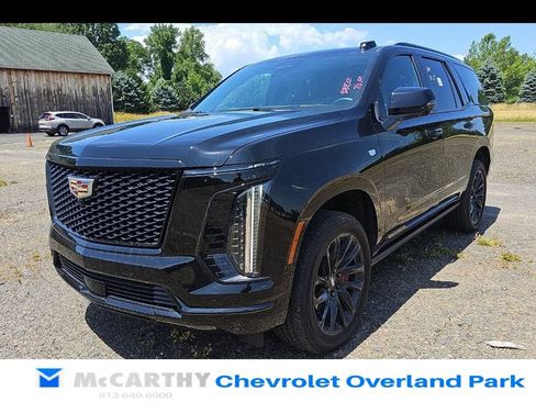 Used 2025 Cadillac Escalade Sport AWD/4WD image 7