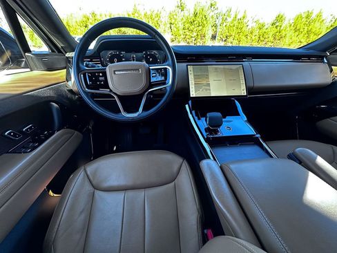 Used 2024 Land Rover Range Rover Sport SE image 2