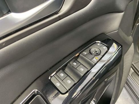 Used 2022 Nissan Pathfinder SV image 18