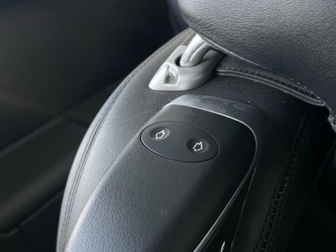 Used 2009 Mercedes-Benz SL 550 w/ Premium I Pkg image 24