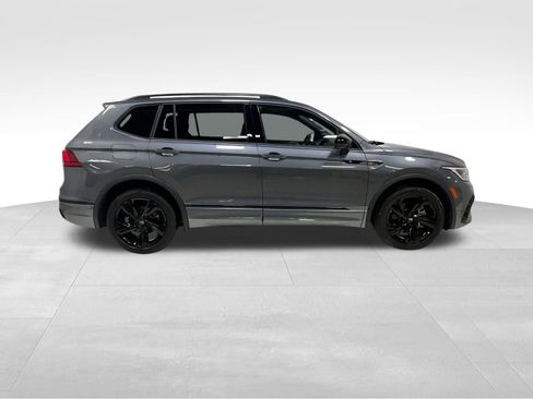 Used 2024 Volkswagen Tiguan SE R-Line FWD image 4