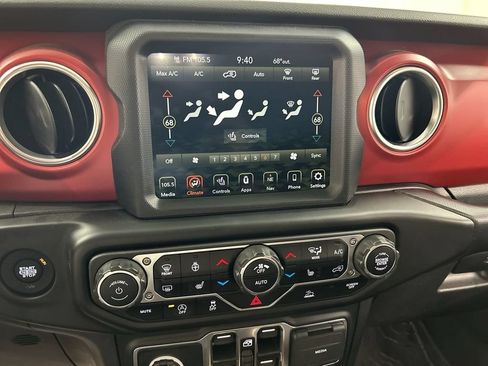 Used 2023 Jeep Wrangler Unlimited Rubicon w/ Cold Weather Group AWD/4WD image 17