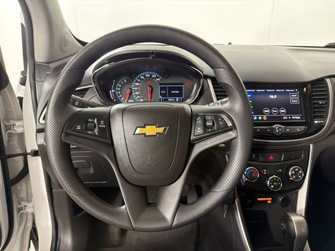 Used 2021 Chevrolet Trax LT FWD image 13