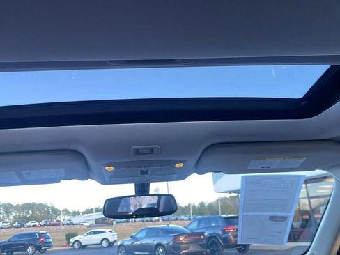 Used 2020 Nissan Pathfinder SL image 27