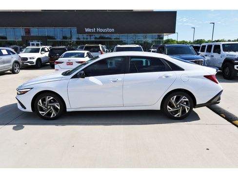 Certified 2025 Hyundai Elantra SEL image 6