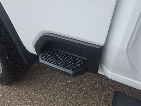 Used 2021 Chevrolet Silverado 2500 Custom w/ Custom Value Package image 33