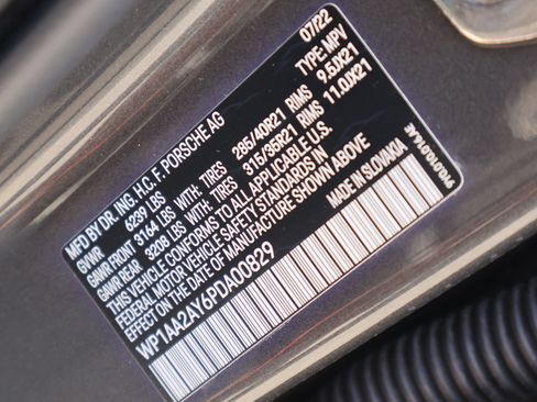 Certified 2023 Porsche Cayenne AWD/4WD image 32