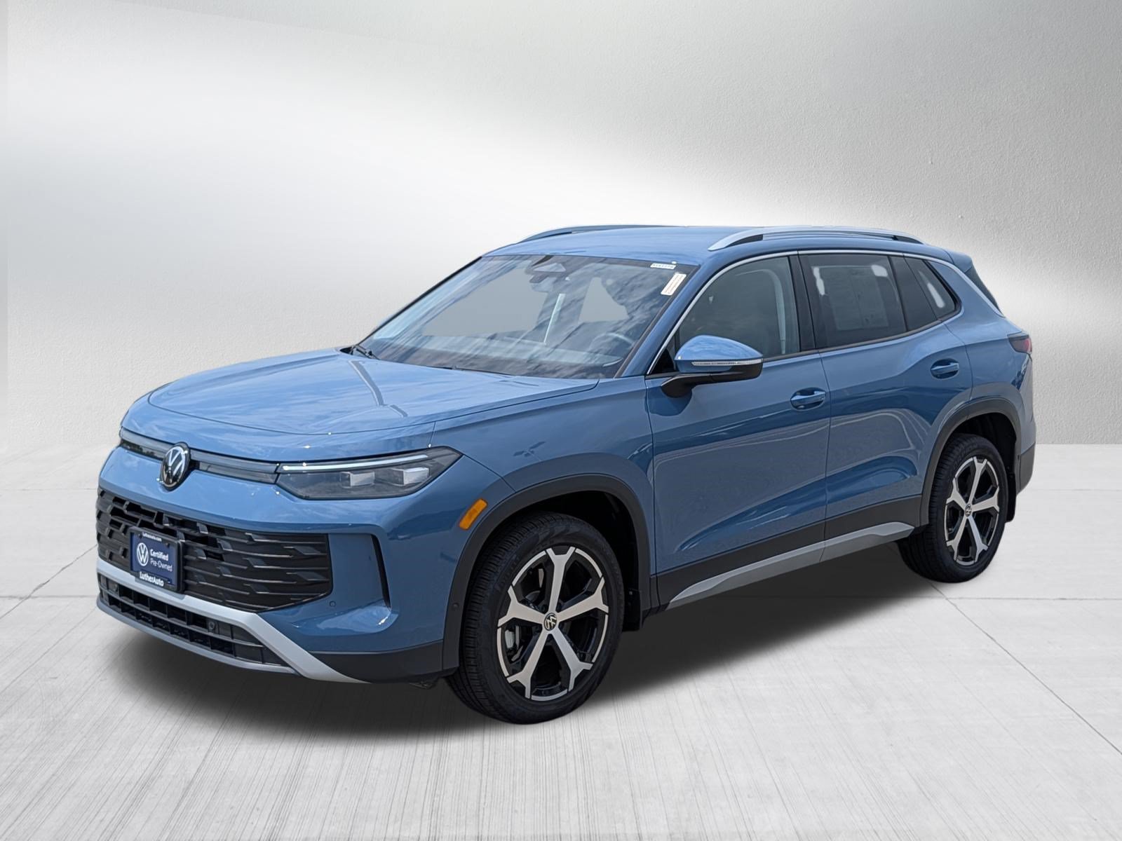 Used 2026 Volkswagen Tiguan SE AWD/4WD image 3