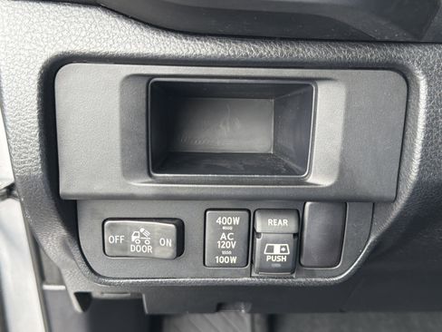 Used 2017 Toyota Tacoma TRD Sport w/ Premium & Technology Package AWD/4WD image 29