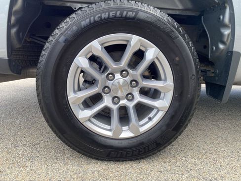 Used 2023 Chevrolet Silverado 1500 LT AWD/4WD image 11